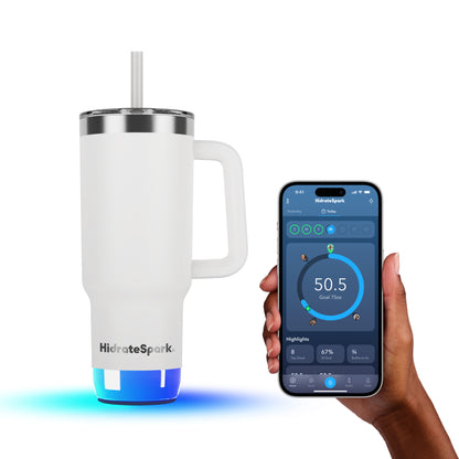 Weißer 30oz Tumbler mit Smart-Tracking-App zur Trinkmengen-Analyse via Bluetooth