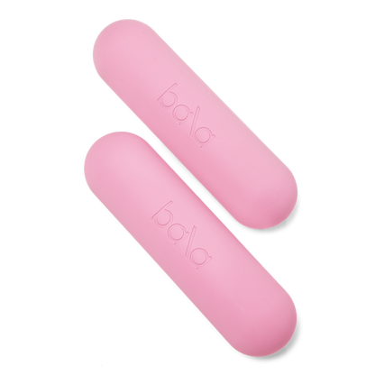 Ein Paar Bala Bars in der Farbe Blush (Pink), diagonal angeordnet.