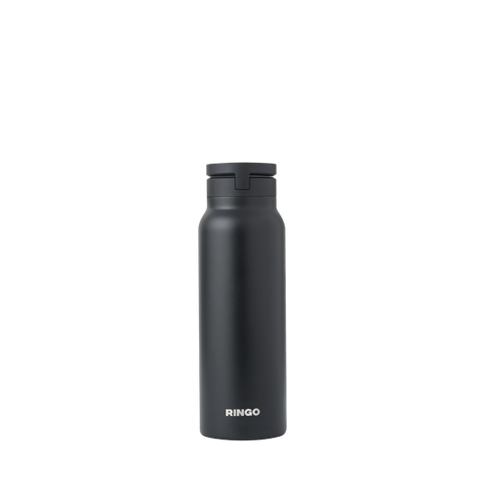 RINGO schwarze Edelstahl-Trinkflasche mit geschlossenem Deckel, minimalistisch von vorne dargestellt