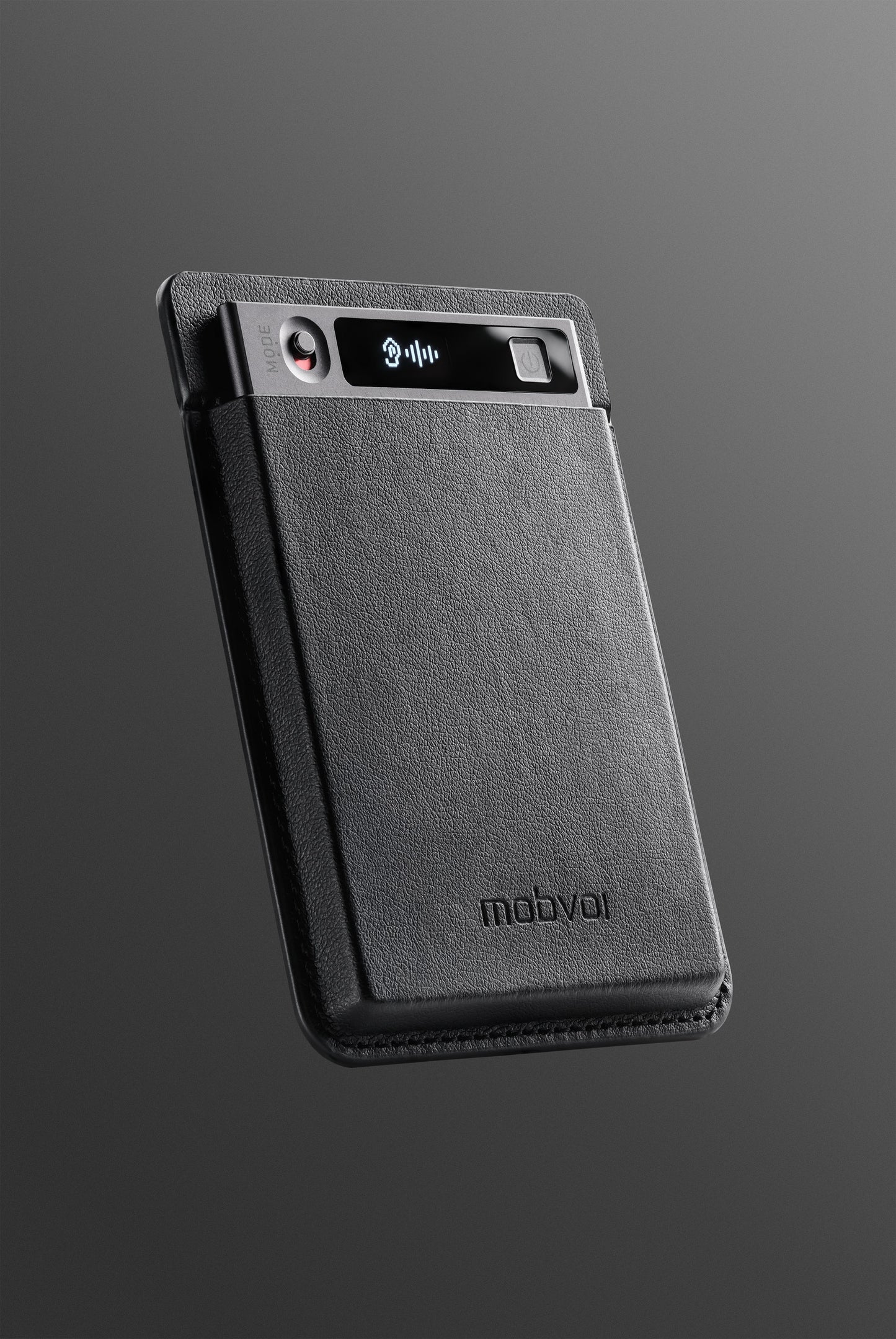 Mobvoi TicNote NE-79 KI-Diktiergerät mit schwarzer Schutzhülle und Displayanzeige für Sprachaufnahme, Transkription und smarte Notizen bei Meetings und Interviews.