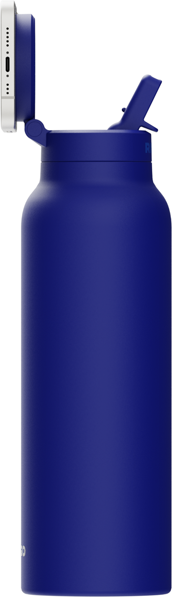 Ringo Flasche in Blau mit geöffnetem Deckel und herausgeklapptem Strohhalm